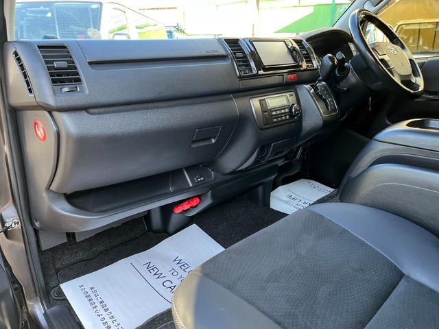 レジアスエースバン スーパーＧＬ　ダークプライム　４型　３．０ディーゼルターボ　寒冷地仕様　純正ナビ　モデリスタエアロ　リアスポイラー　１５インチアルミホイール　ＬＥＤライト＆フォグ　荷室フィルム　電動スライドドア　ＬＥＤ室内灯　バックカメラ　ＥＴＣ（72枚目）