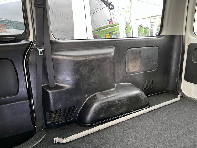 ハイエースバン ロングスーパーＧＬ　４型　ワンオーナー　３．０ディーゼル　社外ナビ　バックカメラ　ＥＴＣ　Ｆエアロ　ＬＥＤライト　スライド窓　イージークローザー　プライバシーガラス　レザー調シートカバー　スマートキー（64枚目）