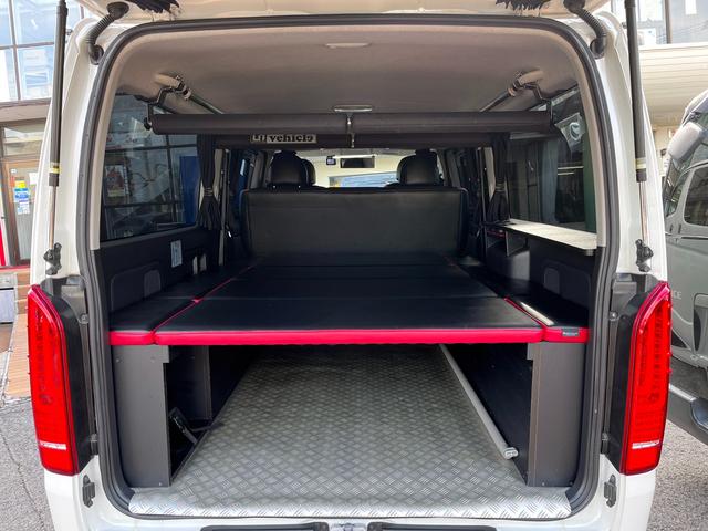 ハイエースバン スーパーＧＬ　ダークプライム　４型　１オーナー禁煙　３．０ディーゼル４ＷＤ　バッドフェイス　ＡＷ１５インチ　エアロ　ウインカーミラー　ベッドキット　ルームキャリア　セカンドテーブル　スライド窓　フィルム　ドラレコ　レーダー探知機（10枚目）