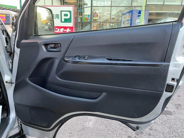 ハイエースバン ロングＤＸ　４型　９人乗り　Ｗエアコン　荷室フィルム　スライド窓　Ｗエアバッグ　ＡＣ１００Ｖ　１５インチアルミホイール　社外ナビ　バックカメラ　ＥＴＣ（68枚目）