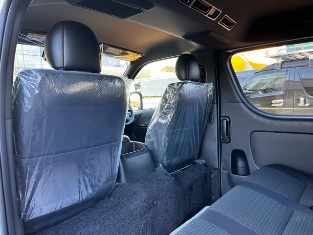 ハイエースバン ロングスーパーGL ダークプライムS 20周年記念特別車 2.8ディーゼルターボ 電動スライドドア 専用ショックアブソーバー カーボン調パネル 専用シート 純正OP15インチアルミホイール トヨタセーフティセンス 前後ソナー PKSB(68枚目)