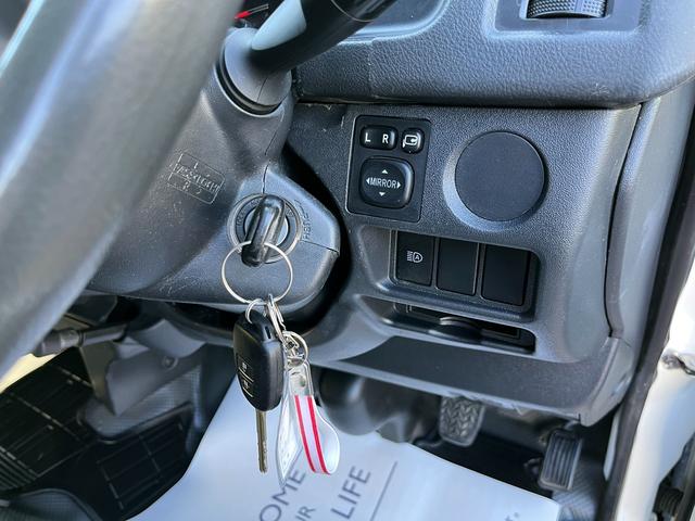 ハイエースバン ＳロングワイドＤＸ　５型　寒冷地仕様　４ＷＤ　純正ナビ　バックカメラ　ＥＴＣ　トヨタセーフティセンス　前席スーパーＧＬシート　電格ミラー　スライド窓　プライバシーガラス（12枚目）