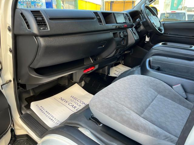 ハイエースバン ＳロングワイドＤＸ　５型　寒冷地仕様　４ＷＤ　純正ナビ　バックカメラ　ＥＴＣ　トヨタセーフティセンス　前席スーパーＧＬシート　電格ミラー　スライド窓　プライバシーガラス（70枚目）