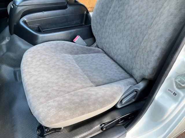 ハイエースバン ＳロングワイドＤＸ　５型　寒冷地仕様　４ＷＤ　純正ナビ　バックカメラ　ＥＴＣ　トヨタセーフティセンス　前席スーパーＧＬシート　電格ミラー　スライド窓　プライバシーガラス（72枚目）