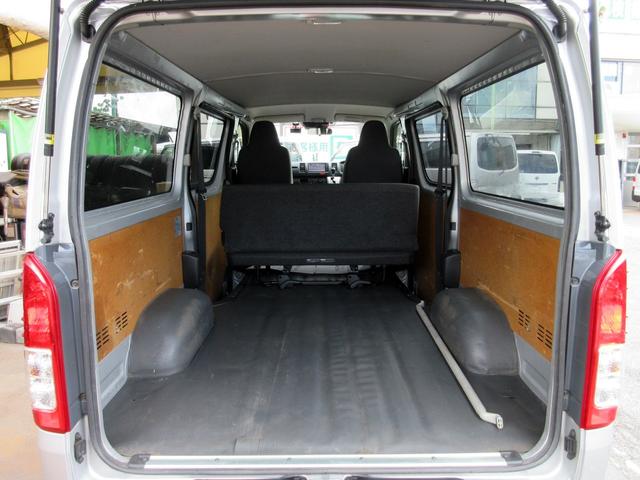 ハイエースバン DX GLパッケージ 5型 ディーゼル4WD 純正ナビ バックカメラ ETC2.0 トヨタセーフティセンス 15インチアルミホイール ドライブレコーダー プライバシーガラス(10枚目)