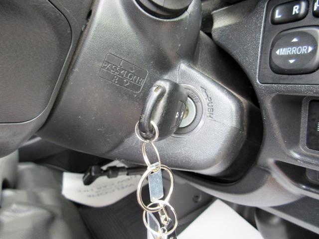 ハイエースバン DX GLパッケージ 5型 ディーゼル4WD 純正ナビ バックカメラ ETC2.0 トヨタセーフティセンス 15インチアルミホイール ドライブレコーダー プライバシーガラス(12枚目)