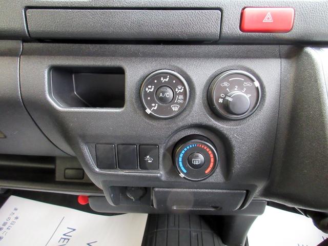 ハイエースバン DX GLパッケージ 5型 ディーゼル4WD 純正ナビ バックカメラ ETC2.0 トヨタセーフティセンス 15インチアルミホイール ドライブレコーダー プライバシーガラス(27枚目)