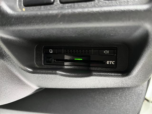 ハイエースバン ロングスーパーGL 4型 3.0ディーゼルT 純正ナビ バックカメラ ETC 電動スライドドア 前後ドライブレコーダー LEDライト LEDフォグ スマートキー プライバシーガラス Wエアバッグ(20枚目)
