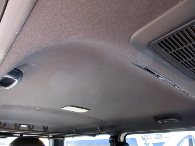 ハイエースバン スーパーGL ダークプライムII 5型 バッドフェイスローダウンカスタム 17インチアルミホイール LEDフォグ 社外リアバンパー 電動スライドドア ベッドキット シートカバー 社外ナビ Bカメラ ETC(60枚目)