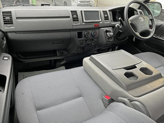 ハイエースバン ロングジャストローDXGLパック 2型 3.0ディーゼル5MT ジャストロー平床5ドア6人乗り 15インチアルミホイール 電格ミラー バックカメラ ETC Wエアバッグ(8枚目)