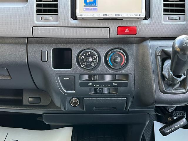 ハイエースバン ロングジャストローDXGLパック 2型 3.0ディーゼル5MT ジャストロー平床5ドア6人乗り 15インチアルミホイール 電格ミラー バックカメラ ETC Wエアバッグ(22枚目)