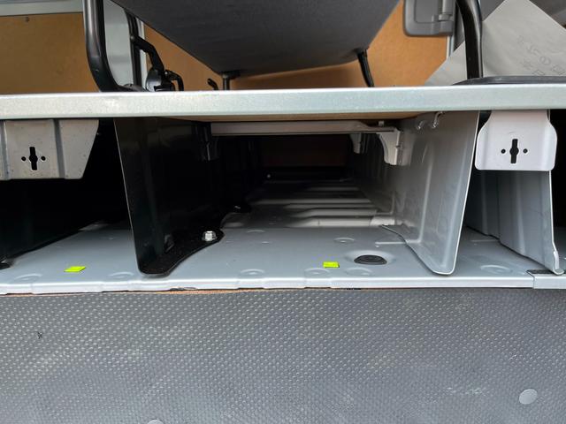 ハイエースバン ロングジャストローDXGLパック 2型 3.0ディーゼル5MT ジャストロー平床5ドア6人乗り 15インチアルミホイール 電格ミラー バックカメラ ETC Wエアバッグ(57枚目)