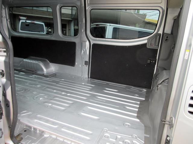 ＮＶ３５０キャラバンバン スーパーロングＤＸターボ　ワンオーナー　２．５ディーゼル　４ＷＤ　３人乗り登録　純正ナビ　バックカメラ　ＥＴＣ　エマージェンシーブレーキ　横滑り防止　電格ミラー　新規リアフィルム施工（9枚目）