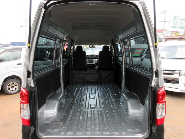 ＮＶ３５０キャラバンバン スーパーロングＤＸターボ　ワンオーナー　２．５ディーゼル　４ＷＤ　３人乗り登録　純正ナビ　バックカメラ　ＥＴＣ　エマージェンシーブレーキ　横滑り防止　電格ミラー　新規リアフィルム施工（10枚目）