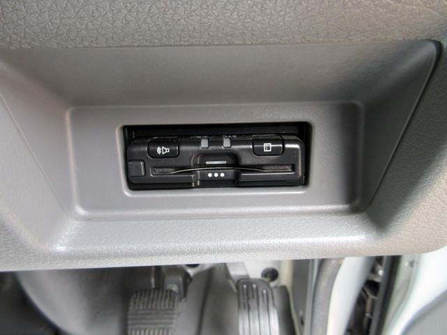 ＮＶ３５０キャラバンバン スーパーロングＤＸターボ　ワンオーナー　２．５ディーゼル　４ＷＤ　３人乗り登録　純正ナビ　バックカメラ　ＥＴＣ　エマージェンシーブレーキ　横滑り防止　電格ミラー　新規リアフィルム施工（21枚目）