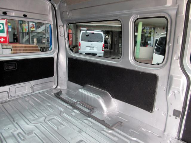ＮＶ３５０キャラバンバン スーパーロングＤＸターボ　ワンオーナー　２．５ディーゼル　４ＷＤ　３人乗り登録　純正ナビ　バックカメラ　ＥＴＣ　エマージェンシーブレーキ　横滑り防止　電格ミラー　新規リアフィルム施工（61枚目）