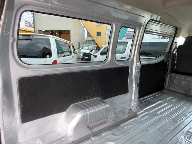 ＮＶ３５０キャラバンバン スーパーロングＤＸターボ　ワンオーナー　２．５ディーゼル　４ＷＤ　３人乗り登録　純正ナビ　バックカメラ　ＥＴＣ　エマージェンシーブレーキ　横滑り防止　電格ミラー　新規リアフィルム施工（64枚目）