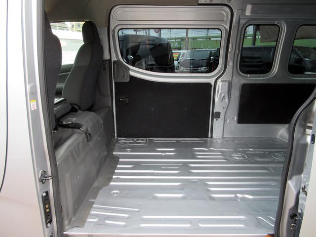 ＮＶ３５０キャラバンバン スーパーロングＤＸターボ　ワンオーナー　２．５ディーゼル　４ＷＤ　３人乗り登録　純正ナビ　バックカメラ　ＥＴＣ　エマージェンシーブレーキ　横滑り防止　電格ミラー　新規リアフィルム施工（69枚目）