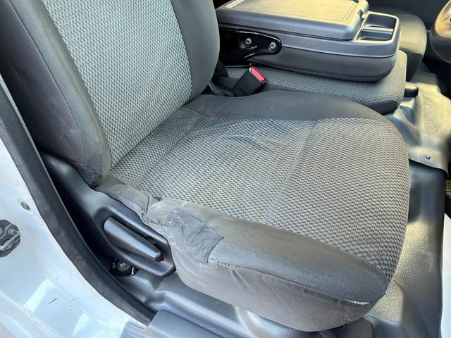 NV350キャラバンバン スーパーロングDXターボ ディーゼル4WD ハイルーフ 3人乗り登録 アラウンドビューモニター 社外ナビ エマージェンシーブレーキ 横滑り防止 電格ミラー(55枚目)