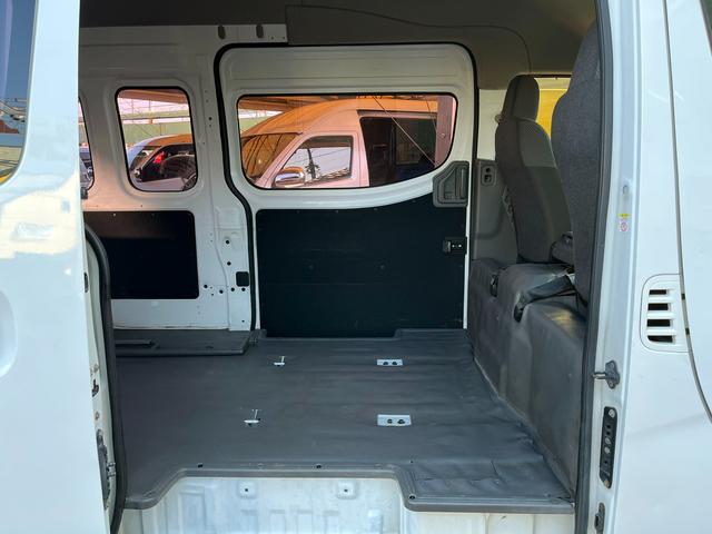 NV350キャラバンバン スーパーロングDXターボ ディーゼル4WD ハイルーフ 3人乗り登録 アラウンドビューモニター 社外ナビ エマージェンシーブレーキ 横滑り防止 電格ミラー(56枚目)