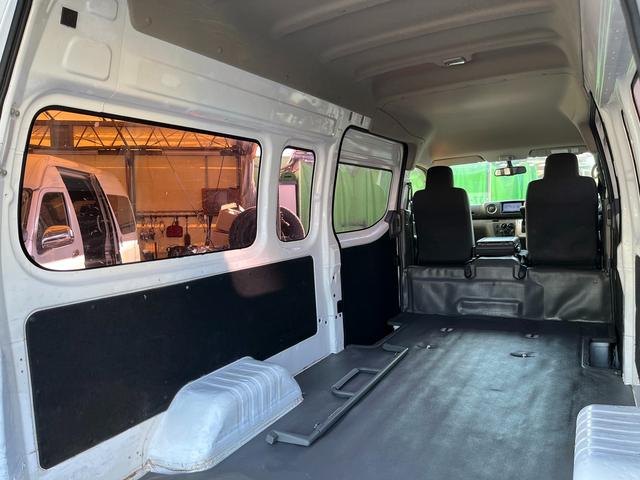 NV350キャラバンバン スーパーロングDXターボ ディーゼル4WD ハイルーフ 3人乗り登録 アラウンドビューモニター 社外ナビ エマージェンシーブレーキ 横滑り防止 電格ミラー(62枚目)