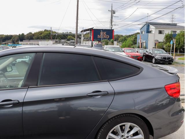 3シリーズ 328iグランツーリスモ モダン パノラマサンルーフ オイスターレザー フルセグTV HDDナビ Bカメラ PDC キセノンヘッドライト スマートキー シートヒーター プッシュエンジンスタート ミラーETC クルーズコントロール(51枚目)