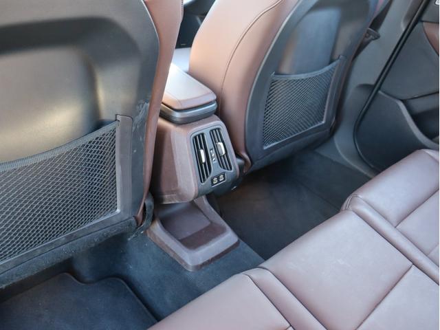 スマートキーで乗り降り便利なコンフォートアクセスやプッシュスタート、電動リアゲートなど快適装備搭載モデルもございます。