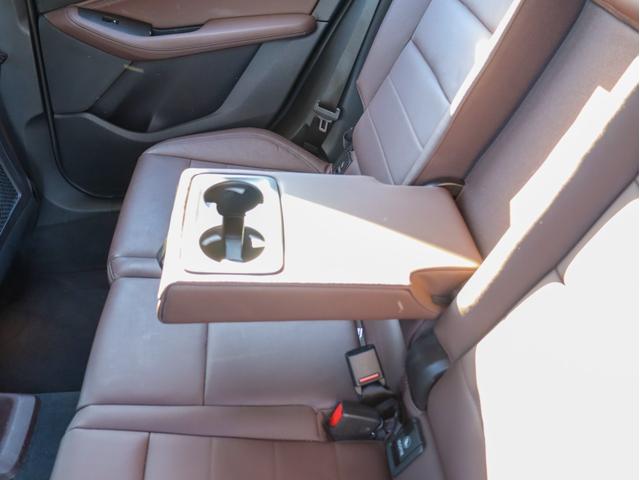 ＢＭＷのヘッドライトはＬＥＤやＨＩＤを使用しているものが多く、一目でＢＭＷとわかるスタイリッシュな外観となっております。