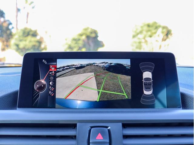 ２シリーズ ２２０ｉカブリオレ　ラグジュアリー　オイスターレザーシート、シートヒーター、Ｍパワーシート、クルーズコントロール、キセノンヘッドライト＆フォグランプ、ミラーＥＴＣ、Ｂカメラ＆ＰＤＣ、コンフォートアクセス、Ｂｌｕｅｔｏｏｔｈオーディオ（6枚目）