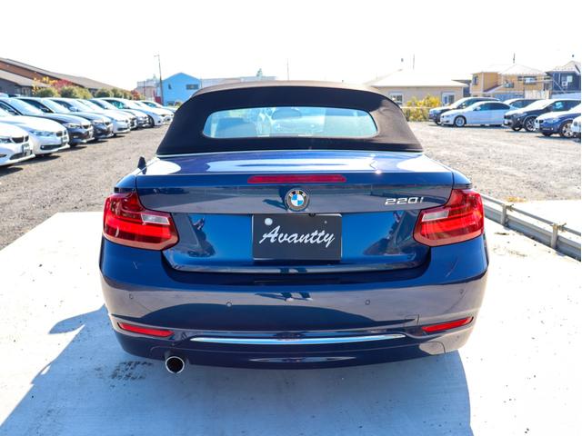 ２シリーズ ２２０ｉカブリオレ　ラグジュアリー　オイスターレザーシート、シートヒーター、Ｍパワーシート、クルーズコントロール、キセノンヘッドライト＆フォグランプ、ミラーＥＴＣ、Ｂカメラ＆ＰＤＣ、コンフォートアクセス、Ｂｌｕｅｔｏｏｔｈオーディオ（8枚目）