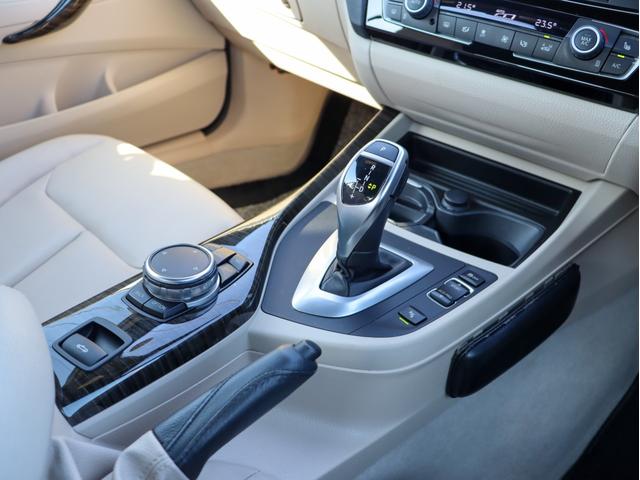 ２シリーズ ２２０ｉカブリオレ　ラグジュアリー　オイスターレザーシート、シートヒーター、Ｍパワーシート、クルーズコントロール、キセノンヘッドライト＆フォグランプ、ミラーＥＴＣ、Ｂカメラ＆ＰＤＣ、コンフォートアクセス、Ｂｌｕｅｔｏｏｔｈオーディオ（24枚目）