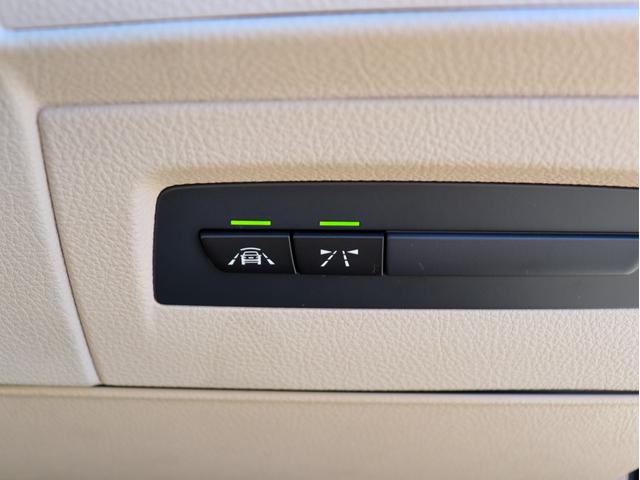 ２シリーズ ２２０ｉカブリオレ　ラグジュアリー　オイスターレザーシート、シートヒーター、Ｍパワーシート、クルーズコントロール、キセノンヘッドライト＆フォグランプ、ミラーＥＴＣ、Ｂカメラ＆ＰＤＣ、コンフォートアクセス、Ｂｌｕｅｔｏｏｔｈオーディオ（26枚目）