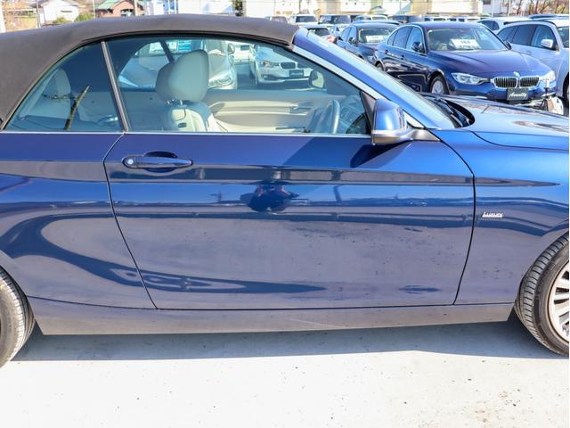 ２シリーズ ２２０ｉカブリオレ　ラグジュアリー　オイスターレザーシート、シートヒーター、Ｍパワーシート、クルーズコントロール、キセノンヘッドライト＆フォグランプ、ミラーＥＴＣ、Ｂカメラ＆ＰＤＣ、コンフォートアクセス、Ｂｌｕｅｔｏｏｔｈオーディオ（40枚目）