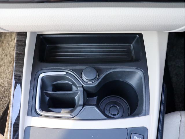 ２シリーズ ２２０ｉカブリオレ　ラグジュアリー　オイスターレザーシート、シートヒーター、Ｍパワーシート、クルーズコントロール、キセノンヘッドライト＆フォグランプ、ミラーＥＴＣ、Ｂカメラ＆ＰＤＣ、コンフォートアクセス、Ｂｌｕｅｔｏｏｔｈオーディオ（74枚目）