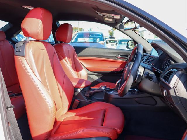 2シリーズ 220iクーペ Mスポーツ 赤本革 ドライビングアシスト HDDナビ Bカメラ コーナーセンサー キセノンヘッドライト スマートキー クルーズコントロール ミラーETC プッシュエンジンスタート シートヒーター MスポーツAW(18枚目)