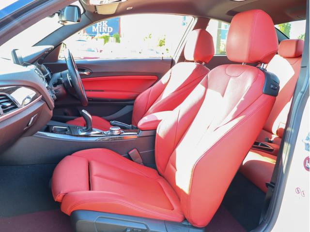 2シリーズ 220iクーペ Mスポーツ 赤本革 ドライビングアシスト HDDナビ Bカメラ コーナーセンサー キセノンヘッドライト スマートキー クルーズコントロール ミラーETC プッシュエンジンスタート シートヒーター MスポーツAW(19枚目)