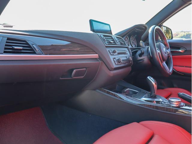 2シリーズ 220iクーペ Mスポーツ 赤本革 ドライビングアシスト HDDナビ Bカメラ コーナーセンサー キセノンヘッドライト スマートキー クルーズコントロール ミラーETC プッシュエンジンスタート シートヒーター MスポーツAW(32枚目)