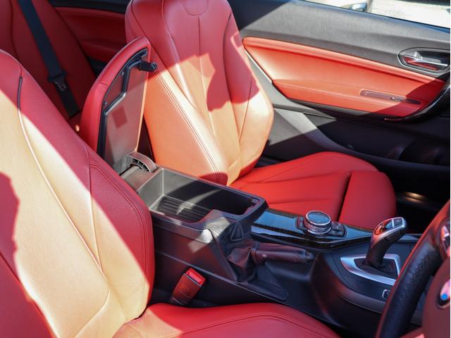 2シリーズ 220iクーペ Mスポーツ 赤本革 ドライビングアシスト HDDナビ Bカメラ コーナーセンサー キセノンヘッドライト スマートキー クルーズコントロール ミラーETC プッシュエンジンスタート シートヒーター MスポーツAW(62枚目)