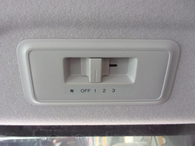 ステップワゴンスパーダ Ｚ　１オーナー　禁煙車　ナビ　地デジ　後席フリップダウン　マルチビューカメラ　ステアリングリモコン　ＥＴＣ　スマートキー　両側パワースライド　オートライト　ディスチャージ　フォグ　純正ＬＥＤデイライト（18枚目）