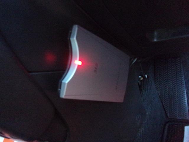 ＣＲ－Ｖ パフォーマｉＧ　４ＷＤ　ハーフレザーシート　１オーナー　禁煙車　ナビ　ＤＶＤ　ミュージックサーバー　ＲＣＡ　カラーバックモニター　ＥＴＣ　キーレス　ＬＥＤライト　フォグ　ラゲッジアシストグリップ　背面タイヤ　純正１６（17枚目）