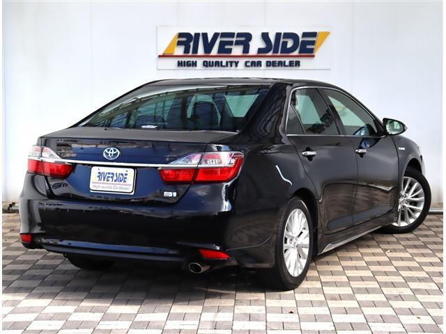 カムリ ハイブリッド　レザーパッケージ　モデリスタエアロ　クルーズコントロール　ＨＩＤライト　黒革パワーシート純正ＳＤナビ　フルセグ　バックカメラ　Ｂｌｕｅｔｏｏｔｈ　ブルーレイ再生　ワイヤレス充電　ＥＴＣ　１７ＡＷ（6枚目）