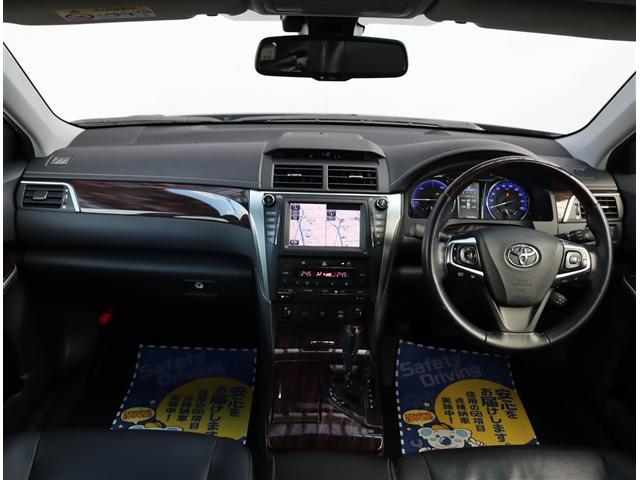 カムリ ハイブリッド　レザーパッケージ　モデリスタエアロ　クルーズコントロール　ＨＩＤライト　黒革パワーシート純正ＳＤナビ　フルセグ　バックカメラ　Ｂｌｕｅｔｏｏｔｈ　ブルーレイ再生　ワイヤレス充電　ＥＴＣ　１７ＡＷ（7枚目）