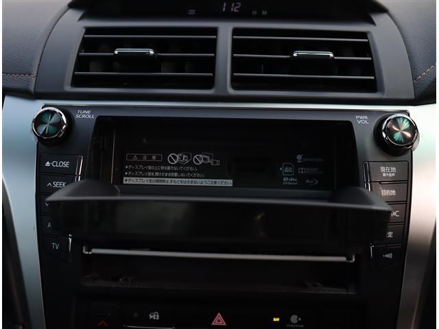 カムリ ハイブリッド　レザーパッケージ　モデリスタエアロ　クルーズコントロール　ＨＩＤライト　黒革パワーシート純正ＳＤナビ　フルセグ　バックカメラ　Ｂｌｕｅｔｏｏｔｈ　ブルーレイ再生　ワイヤレス充電　ＥＴＣ　１７ＡＷ（14枚目）