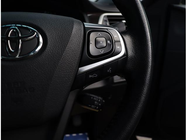 カムリ ハイブリッド　レザーパッケージ　モデリスタエアロ　クルーズコントロール　ＨＩＤライト　黒革パワーシート純正ＳＤナビ　フルセグ　バックカメラ　Ｂｌｕｅｔｏｏｔｈ　ブルーレイ再生　ワイヤレス充電　ＥＴＣ　１７ＡＷ（17枚目）