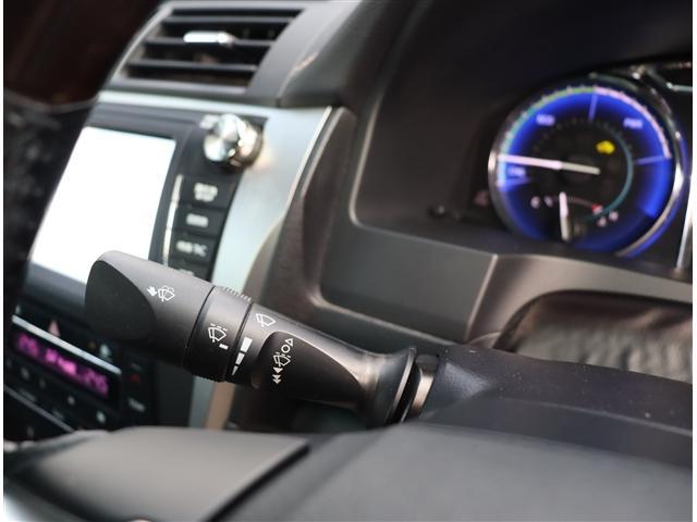 カムリ ハイブリッド　レザーパッケージ　モデリスタエアロ　クルーズコントロール　ＨＩＤライト　黒革パワーシート純正ＳＤナビ　フルセグ　バックカメラ　Ｂｌｕｅｔｏｏｔｈ　ブルーレイ再生　ワイヤレス充電　ＥＴＣ　１７ＡＷ（18枚目）