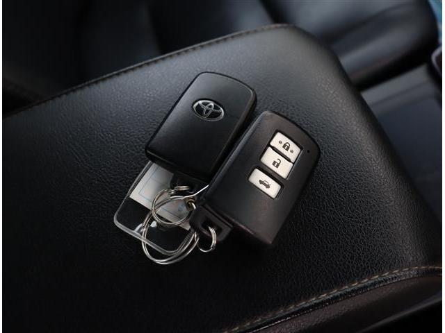 カムリ ハイブリッド　レザーパッケージ　モデリスタエアロ　クルーズコントロール　ＨＩＤライト　黒革パワーシート純正ＳＤナビ　フルセグ　バックカメラ　Ｂｌｕｅｔｏｏｔｈ　ブルーレイ再生　ワイヤレス充電　ＥＴＣ　１７ＡＷ（26枚目）