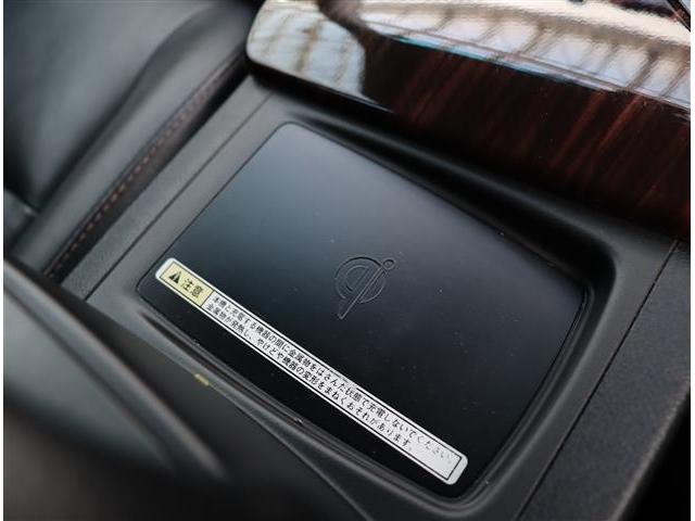 カムリ ハイブリッド　レザーパッケージ　モデリスタエアロ　クルーズコントロール　ＨＩＤライト　黒革パワーシート純正ＳＤナビ　フルセグ　バックカメラ　Ｂｌｕｅｔｏｏｔｈ　ブルーレイ再生　ワイヤレス充電　ＥＴＣ　１７ＡＷ（28枚目）