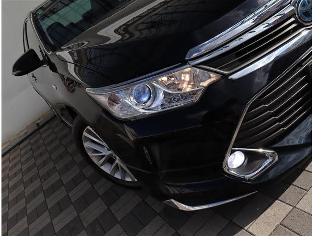 カムリ ハイブリッド　レザーパッケージ　モデリスタエアロ　クルーズコントロール　ＨＩＤライト　黒革パワーシート純正ＳＤナビ　フルセグ　バックカメラ　Ｂｌｕｅｔｏｏｔｈ　ブルーレイ再生　ワイヤレス充電　ＥＴＣ　１７ＡＷ（33枚目）