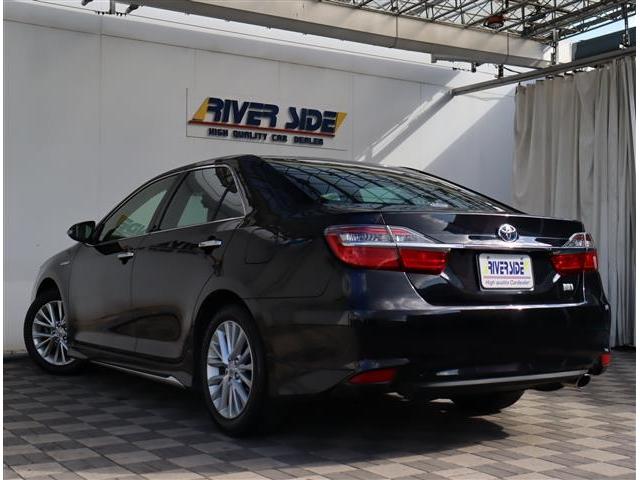 カムリ ハイブリッド　レザーパッケージ　モデリスタエアロ　クルーズコントロール　ＨＩＤライト　黒革パワーシート純正ＳＤナビ　フルセグ　バックカメラ　Ｂｌｕｅｔｏｏｔｈ　ブルーレイ再生　ワイヤレス充電　ＥＴＣ　１７ＡＷ（39枚目）