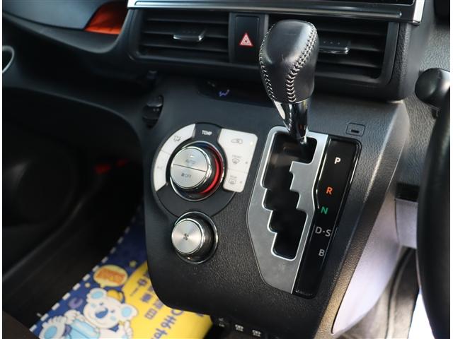 シエンタ Ｇ　クエロ　記録簿　アイドリングストップ　衝突被害軽減システム　ナビ＆ＴＶ　ＤＶＤ再生　両側電動スライド　後席モニター（18枚目）